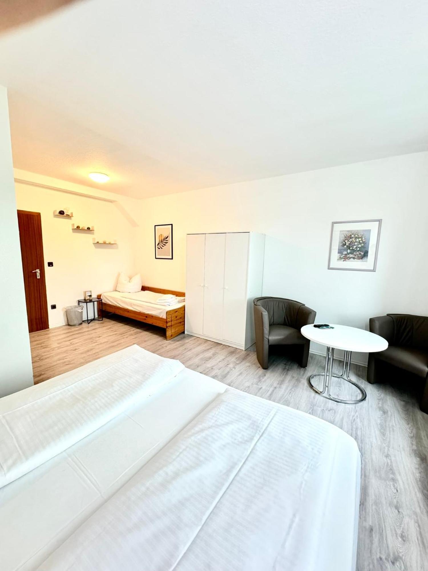 נורטהיים Hotel Zum Ruecking מראה חיצוני תמונה