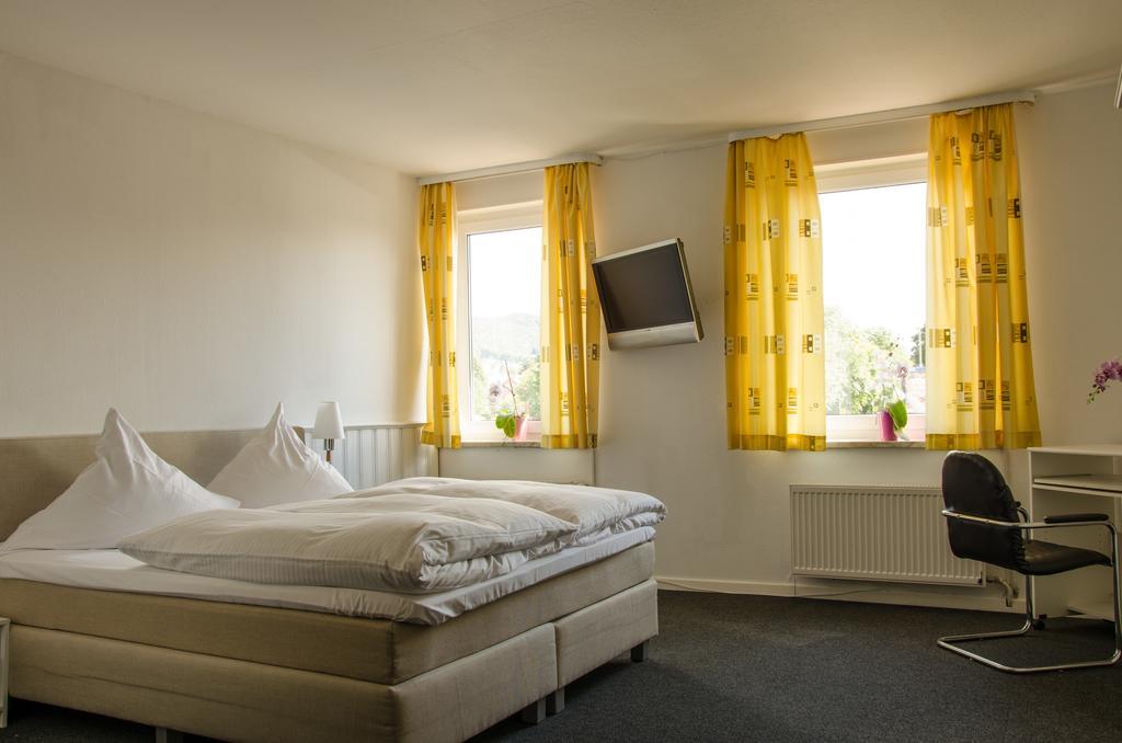נורטהיים Hotel Zum Ruecking מראה חיצוני תמונה