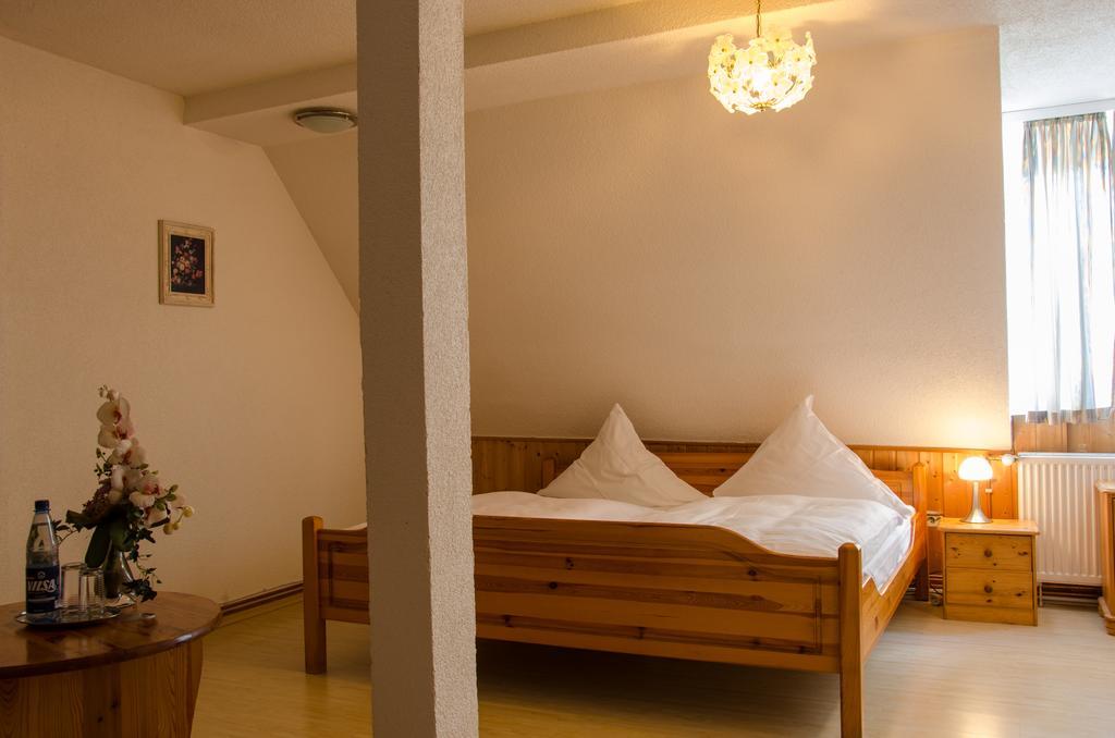 נורטהיים Hotel Zum Ruecking מראה חיצוני תמונה